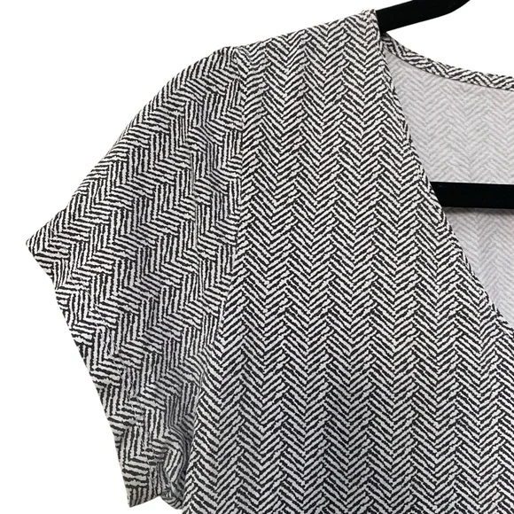 Lot of 2 J Jill Perfect Pima Patterned V-neck Tee T-Shirt Top size M Khaki Navy - Picture 6 of 9